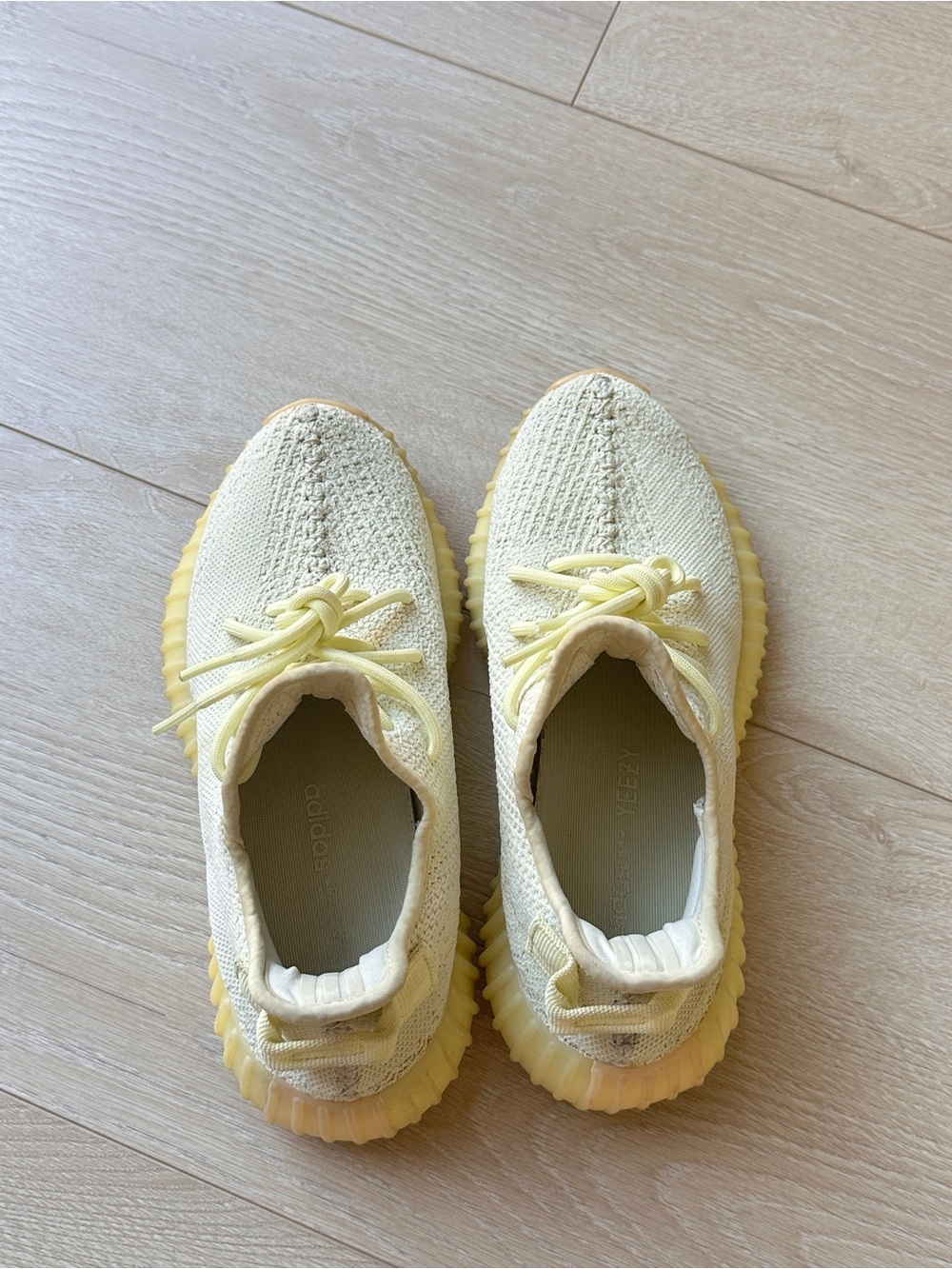 Yeezy 350 v2 Butter Sneaker